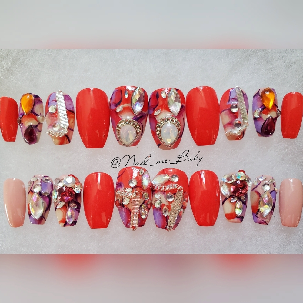 Luxurious press-on Nails